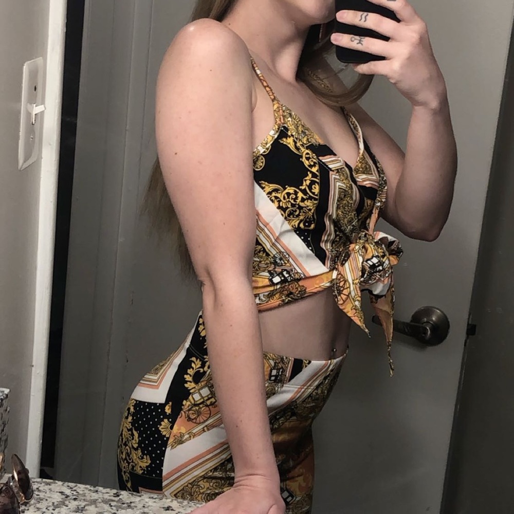 2 piece xs crop top and pants set.